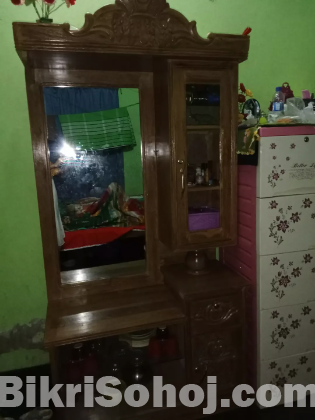 ড্রেসিং টেবিল